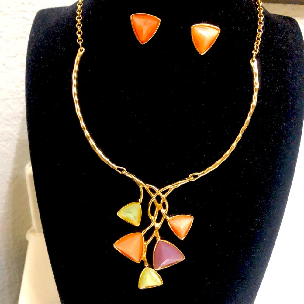 Earring and necklace set